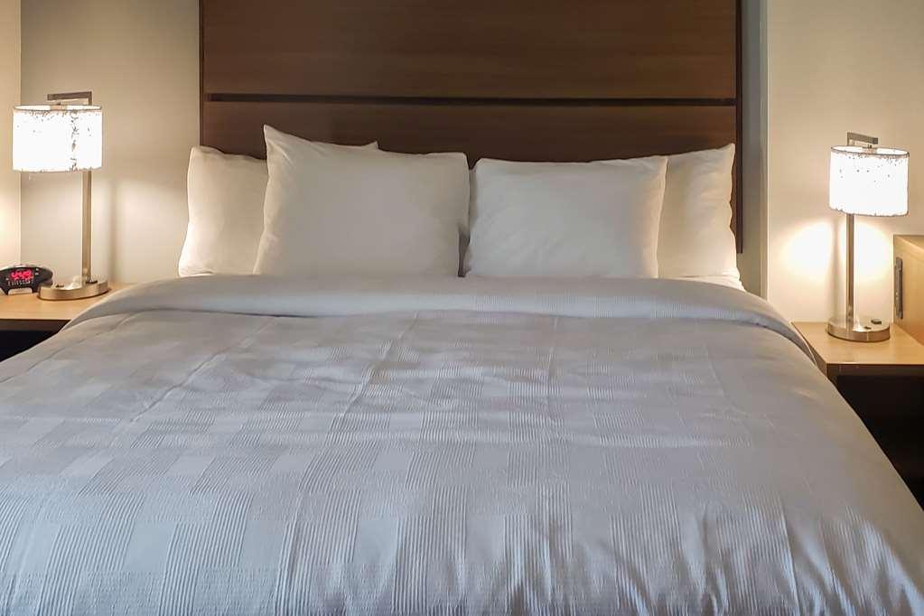 MainStay Suites Waukee-West Des Moines Zimmer foto